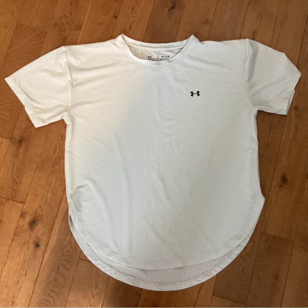 Women’s Under Armour Athletic Top.  B7